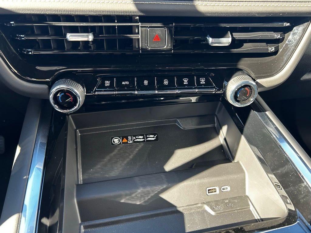 2026 Chevrolet Suburban Premier - Photo 14
