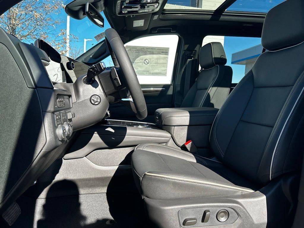 2026 Chevrolet Suburban Premier - Photo 18