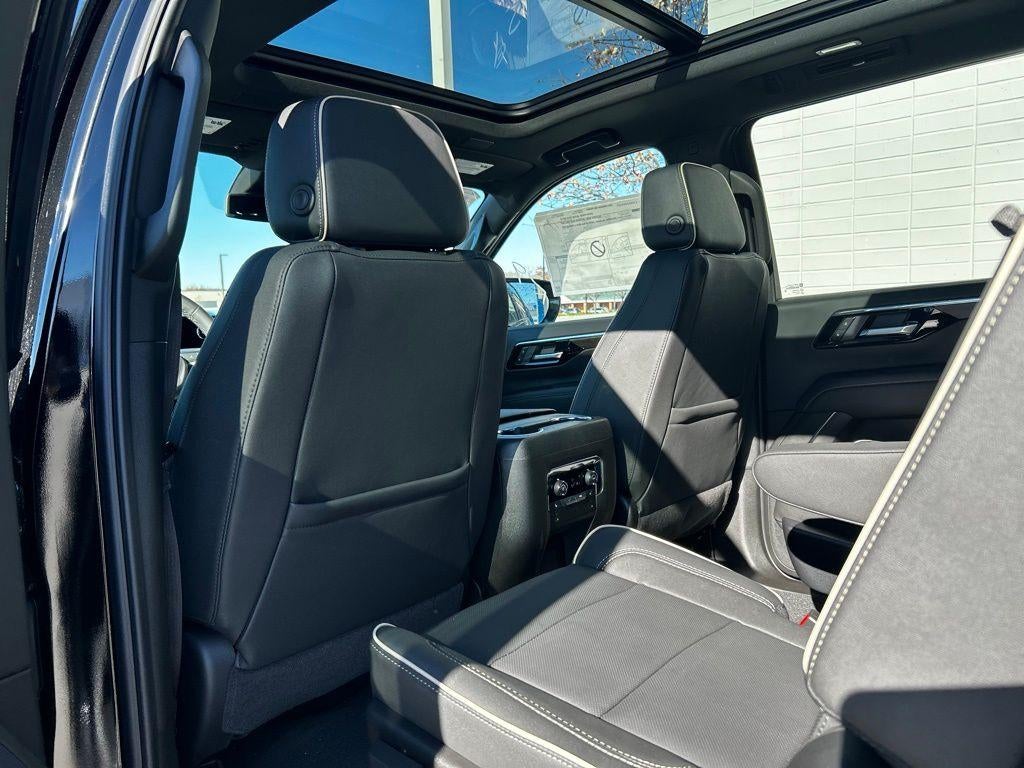 2026 Chevrolet Suburban Premier - Photo 19