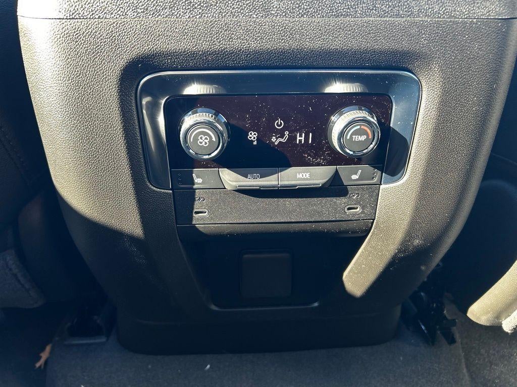 2026 Chevrolet Suburban Premier - Photo 20