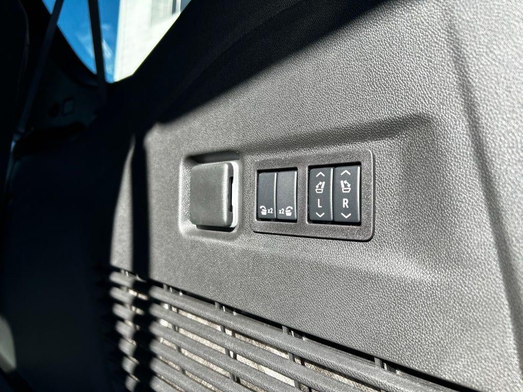 2026 Chevrolet Suburban Premier - Photo 24