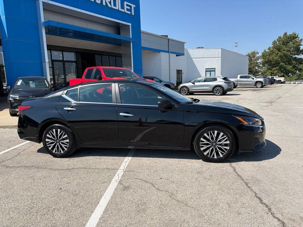 Used 2025 Nissan Altima SV with VIN 1N4BL4DV5SN431300 for sale in Kansas City