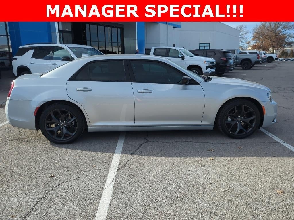 2022 Chrysler 300 Touring