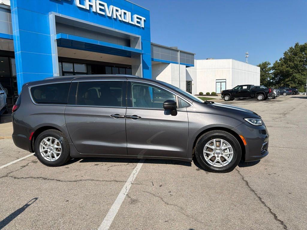 Used 2021 Chrysler Pacifica Touring L with VIN 2C4RC1BG3MR597591 for sale in Kansas City