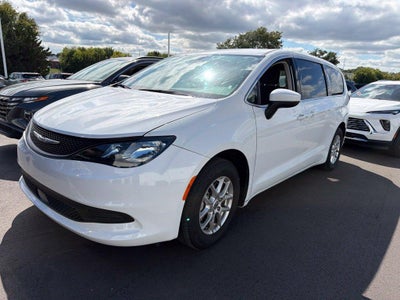 2022 Chrysler Voyager LX