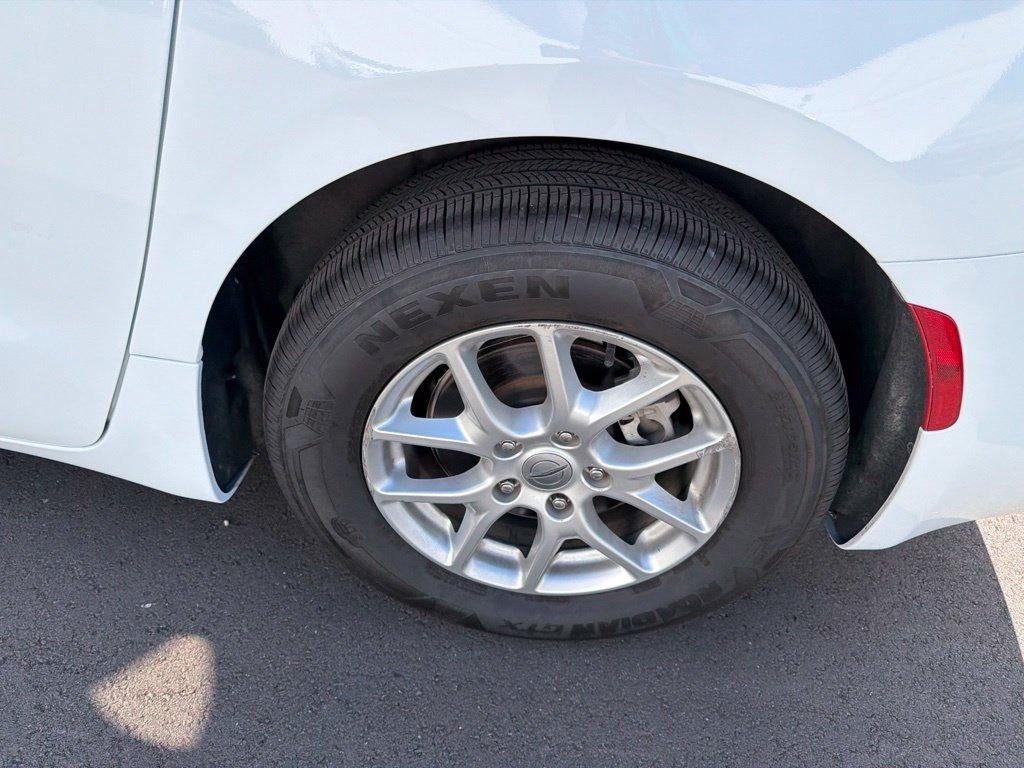 2022 Chrysler Voyager LX