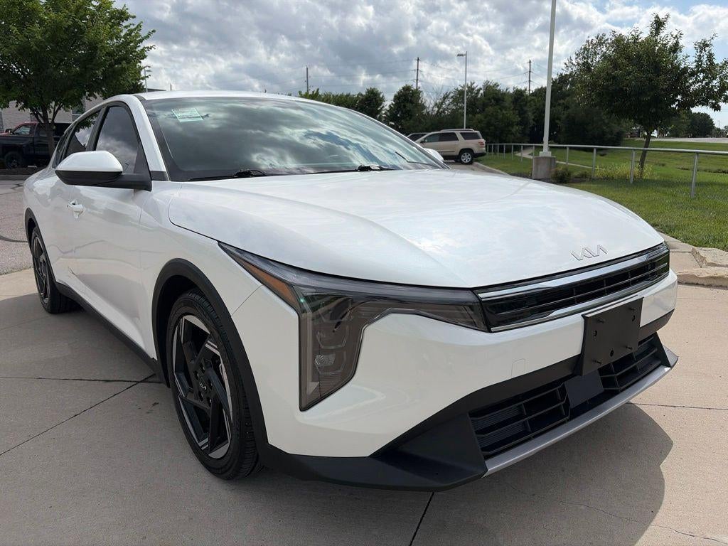 Used 2025 Kia K4 EX with VIN 3KPFU4DE5SE127445 for sale in Kansas City