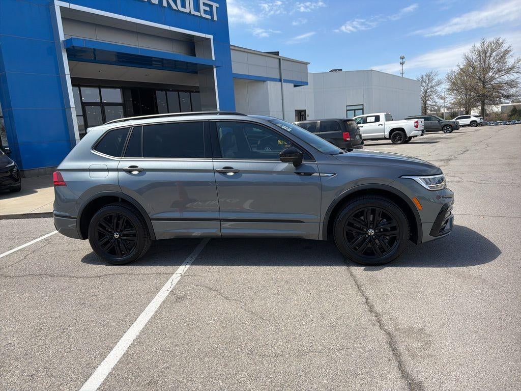 Used 2022 Volkswagen Tiguan SE R-LINE BLACK with VIN 3VV8B7AX5NM008487 for sale in Kansas City
