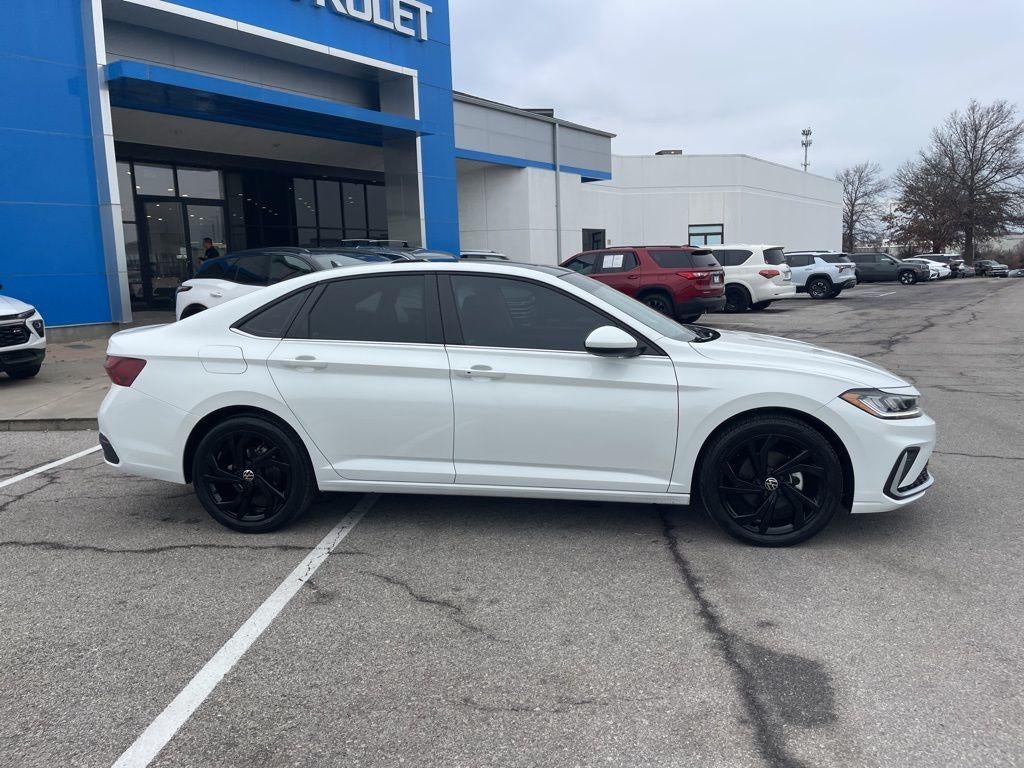 Used 2025 Volkswagen Jetta SE with VIN 3VW7X7BU6SM010628 for sale in Kansas City