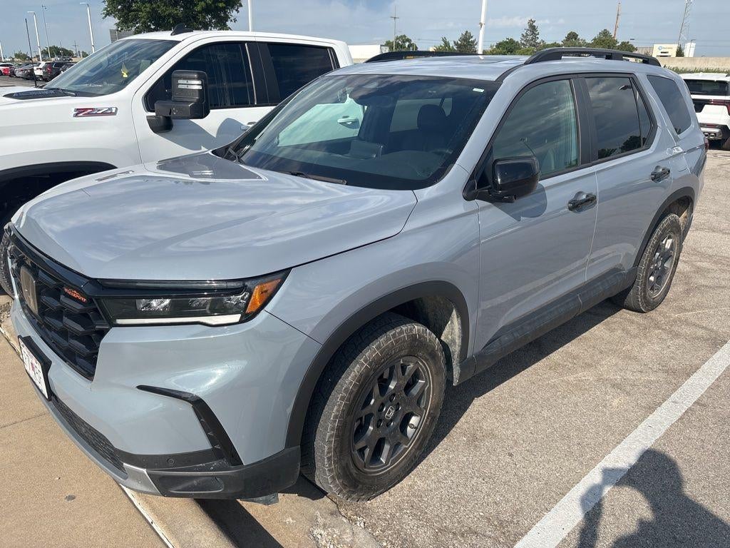 2025 Honda Pilot TrailSport AWD's photo