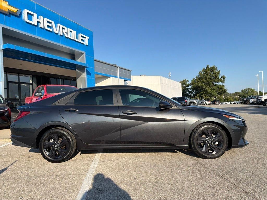 Used 2022 Hyundai Elantra SEL with VIN 5NPLM4AGXNH077506 for sale in Kansas City