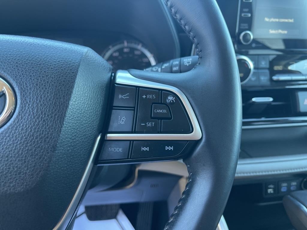 2022 Toyota HIGHLANDER LE