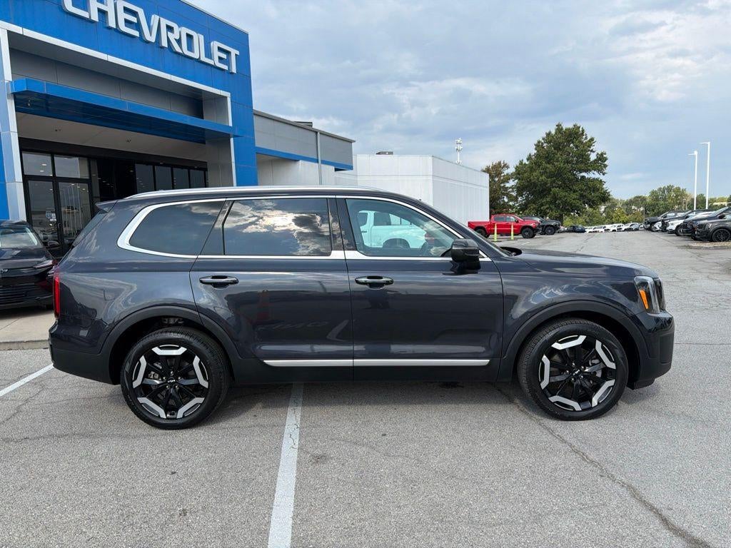 Used 2025 Kia Telluride S with VIN 5XYP6DGC0SG590976 for sale in Kansas City