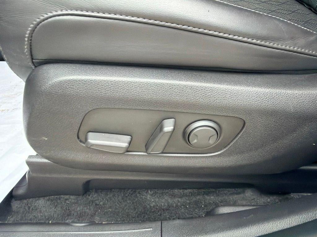 2024 Kia Carnival LX Seat Package