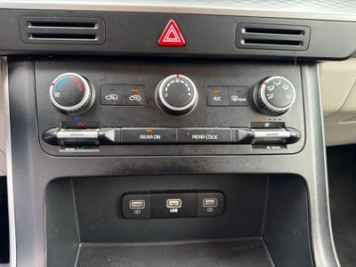 2024 Kia Carnival LX Seat Package