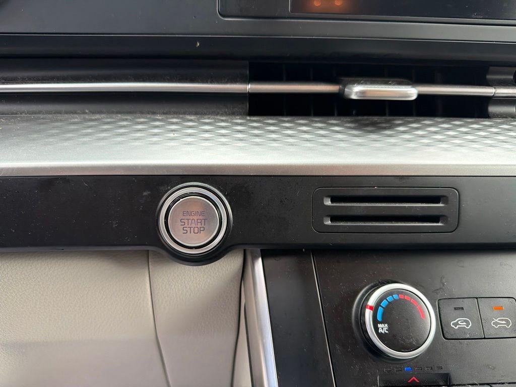 2024 Kia Carnival LX Seat Package