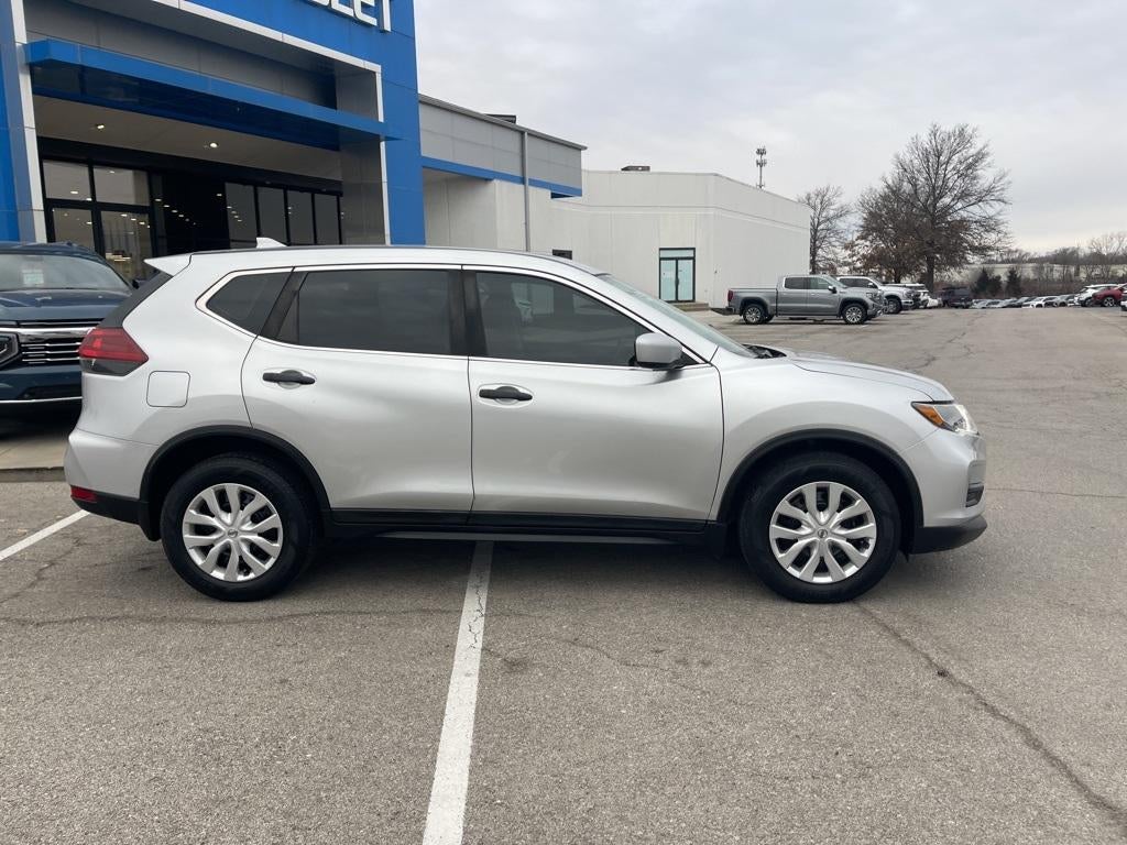 Used 2018 Nissan Rogue S with VIN KNMAT2MT6JP577829 for sale in Kansas City