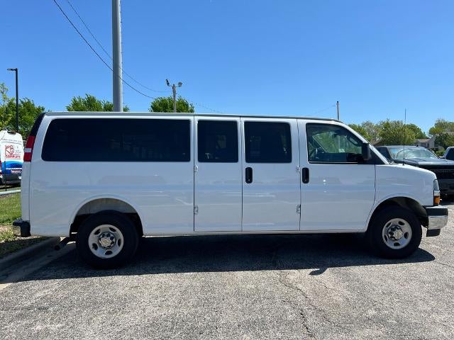 2025 Chevrolet Express Passenger 1LT