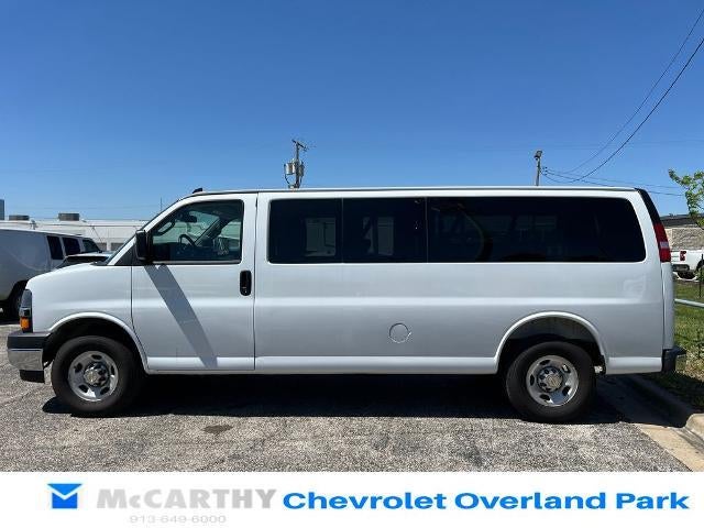 2025 Chevrolet Express Passenger 1LT