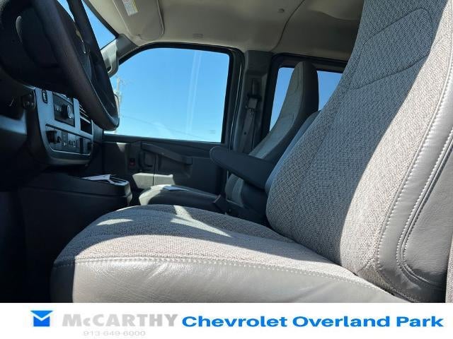 2025 Chevrolet Express Passenger 1LT