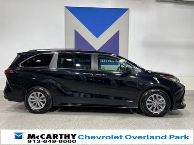 2021 Toyota Sienna XLE