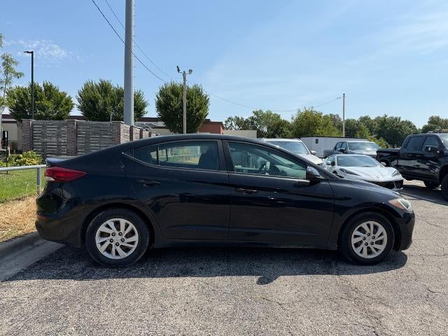 Used 2018 Hyundai Elantra SE with VIN KMHD74LF4JU452477 for sale in Kansas City