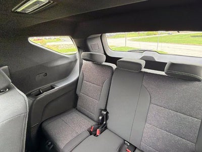 2027 Chevrolet Traverse LT w/2LT