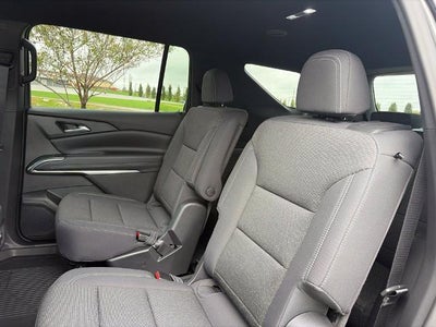 2027 Chevrolet Traverse LT w/2LT