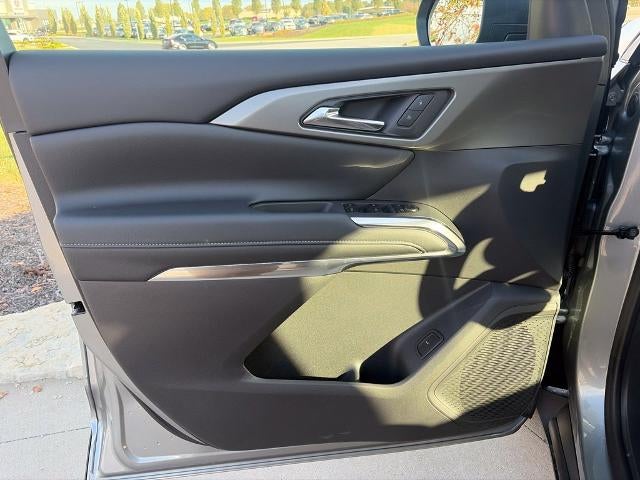 2027 Chevrolet Traverse LT w/2LT