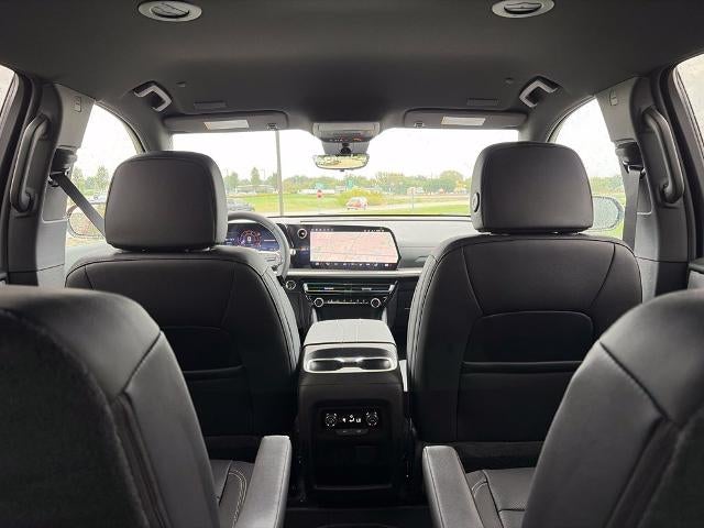 2027 Chevrolet Traverse LT w/2LT