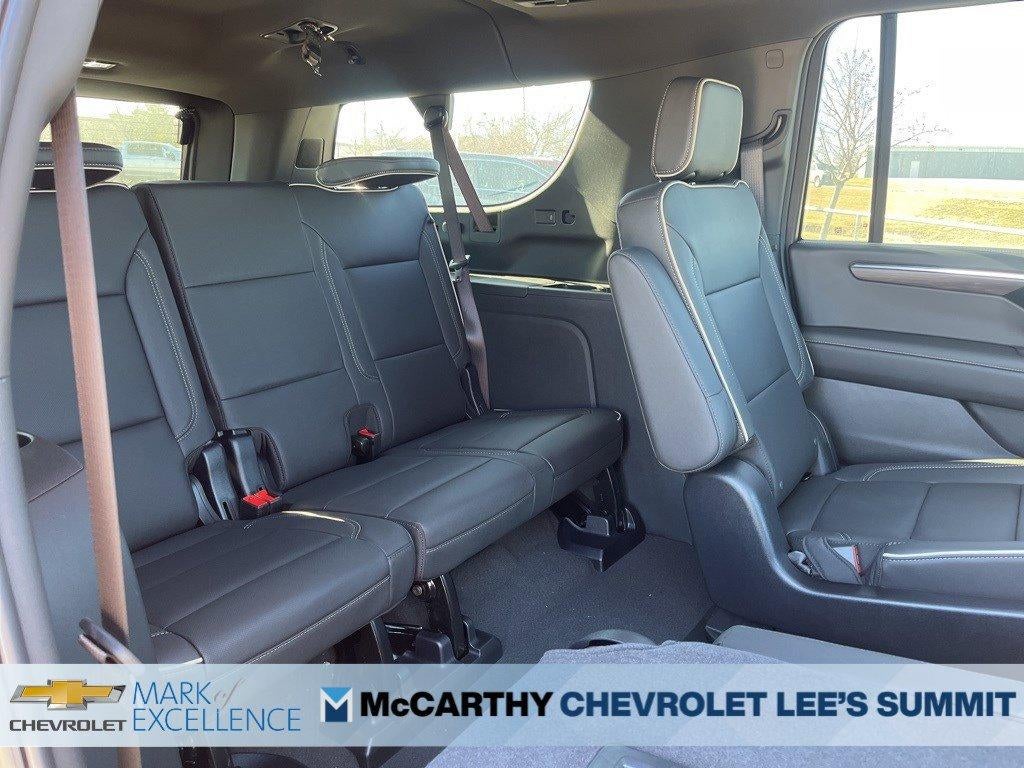 2025 Chevrolet Suburban 4WD Premier