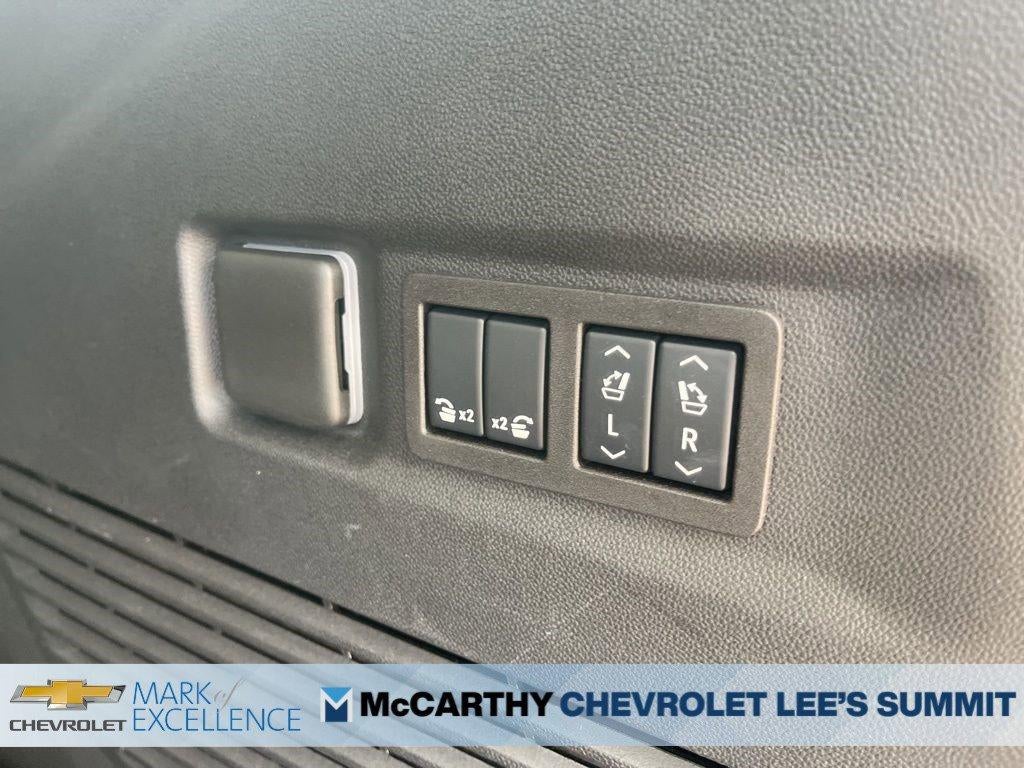 2025 Chevrolet Suburban 4WD Premier