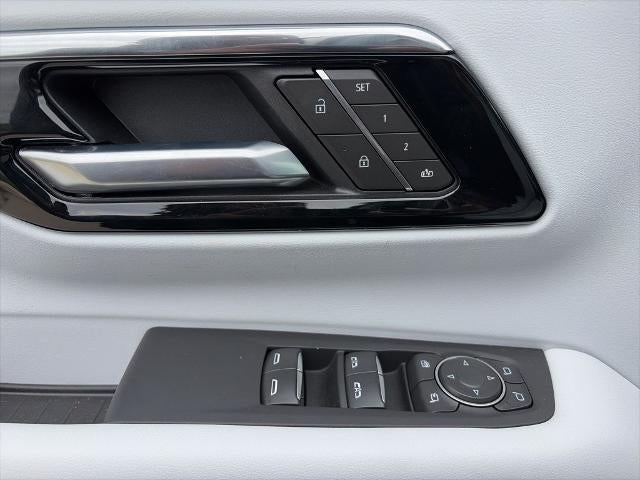 2025 Chevrolet Suburban 4WD Premier