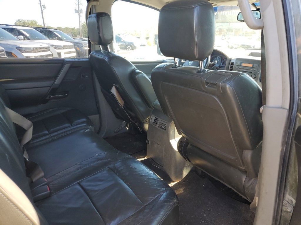 2004 Nissan Titan LE