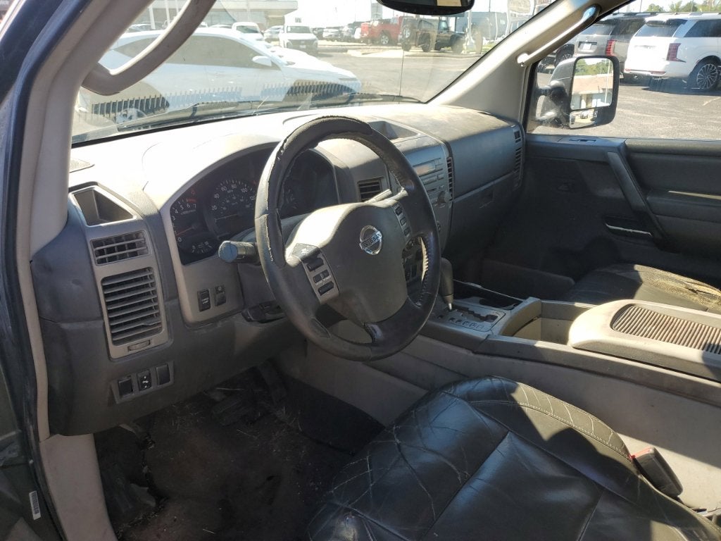 2004 Nissan Titan LE
