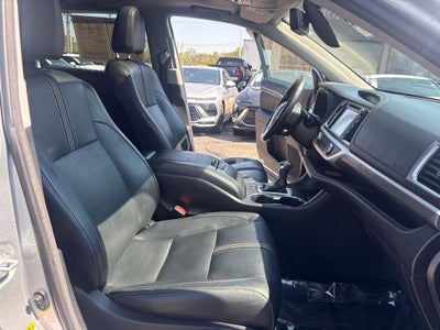 2017 Toyota Highlander SE
